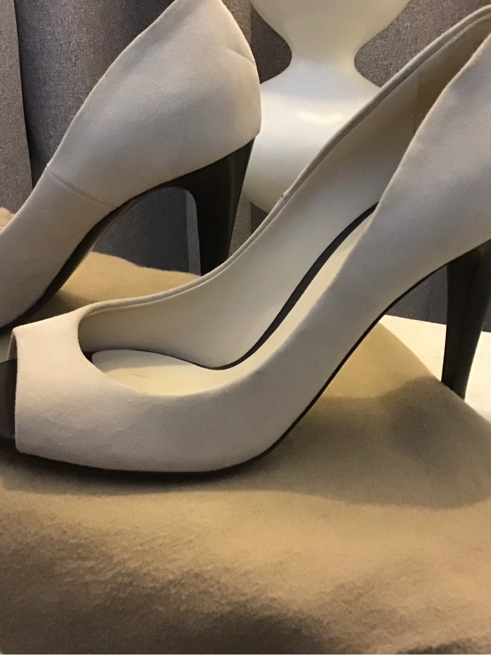 Bottega Veneta Cream Peep-Toe High Heels - Picture 2 of 9